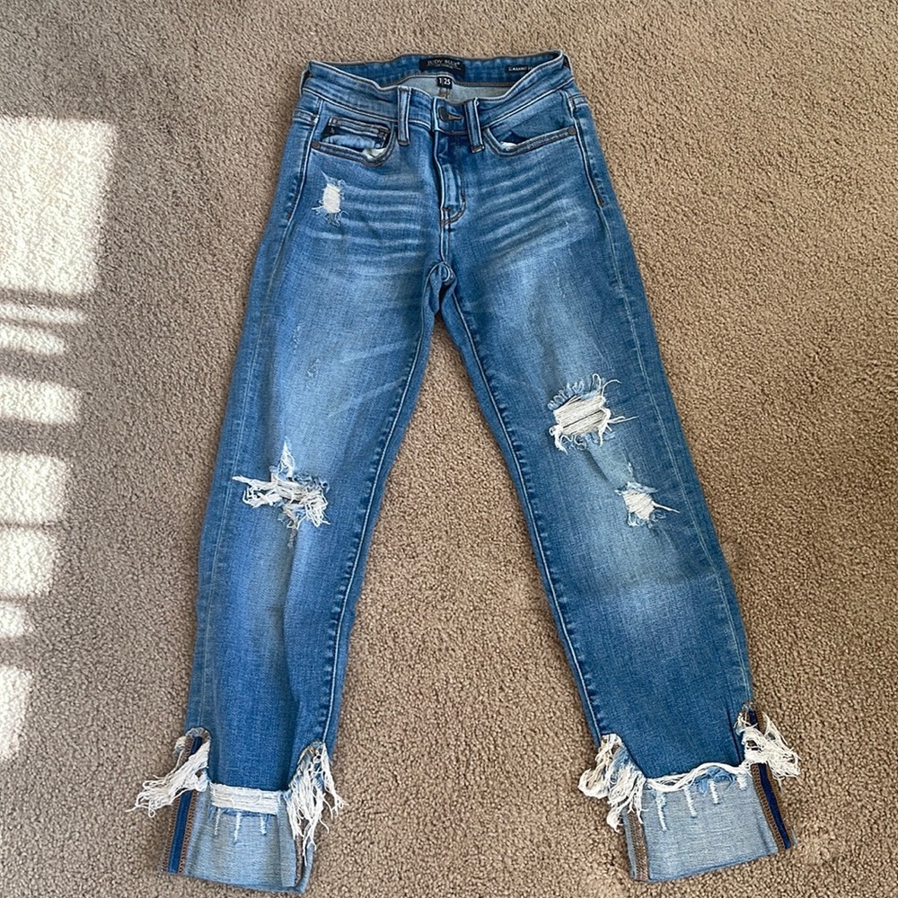 Judy Blue cropped, distressed jean - size 25
